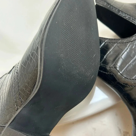 Woman's 9.5 black crocodile ankle bootie with a block heel nwot - Picture 12 of 16